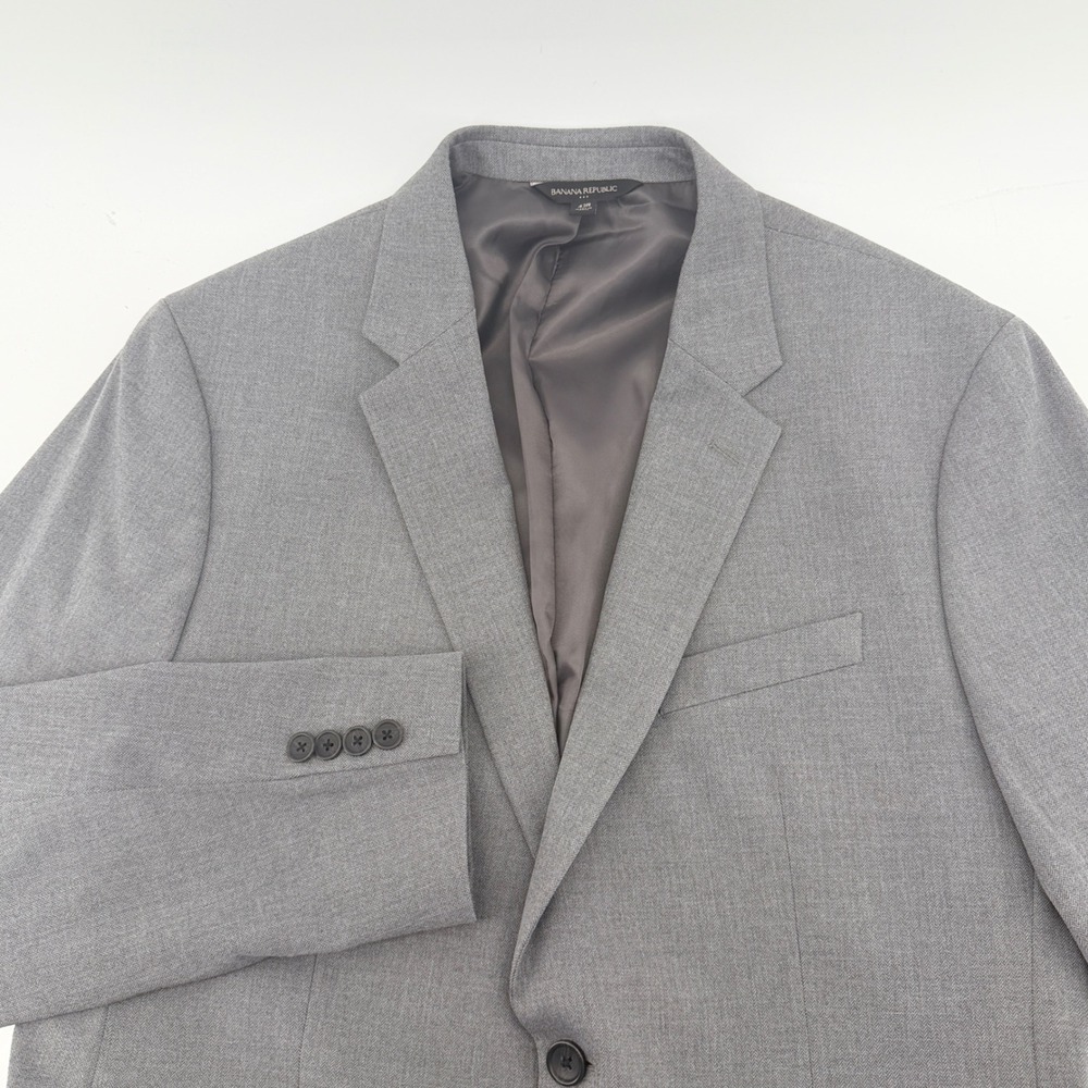Banana Republic Mens Grey Herringbone Two Button Blazer Sport Coat 42R